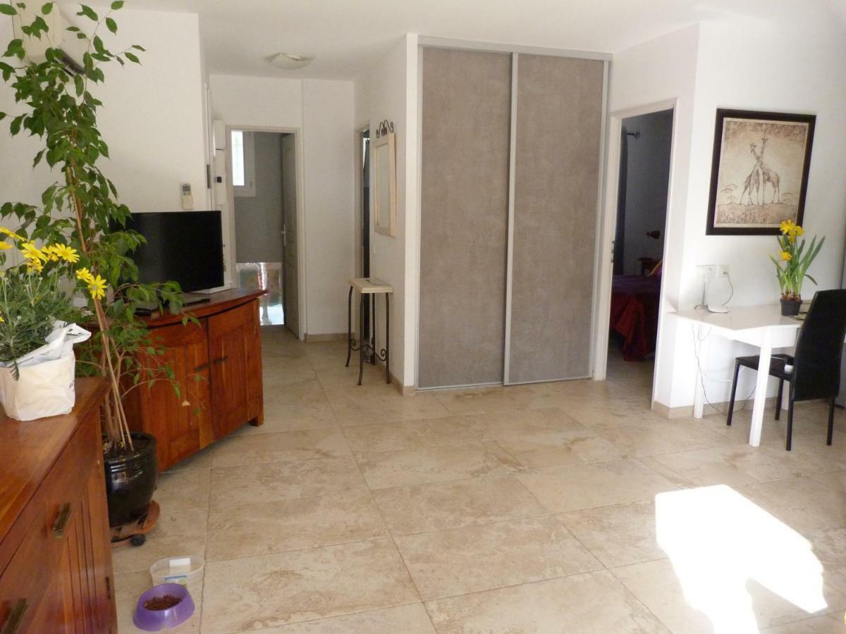 Les Cigales Apartment Alleins Bagian luar foto